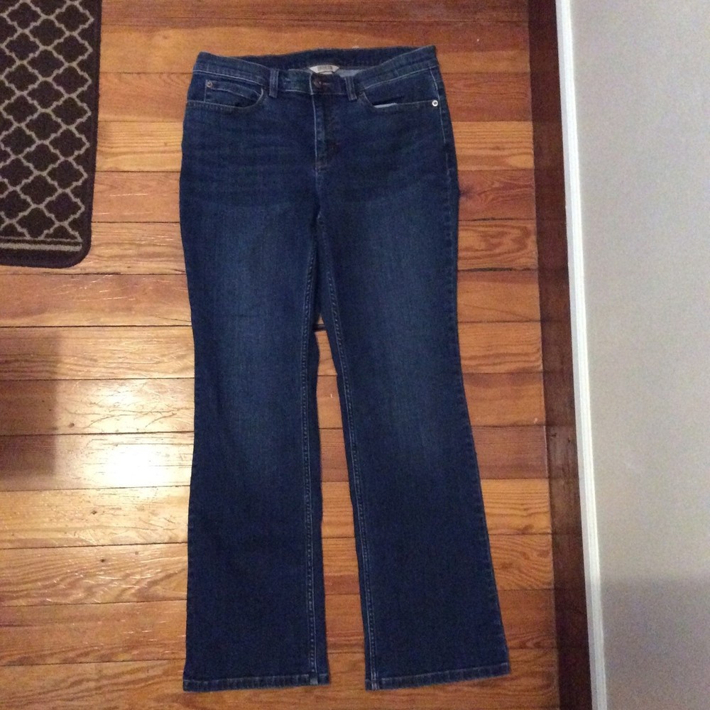 DULUTH TRADING WOMENS 10 x 31 MED WASH MID RISE STRAIGHT LEG JEANS